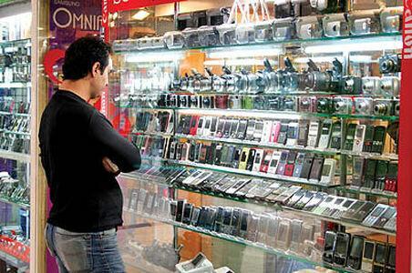 چشم بادامی ها از بازار تلفن همراه ایران دل می کنند؟